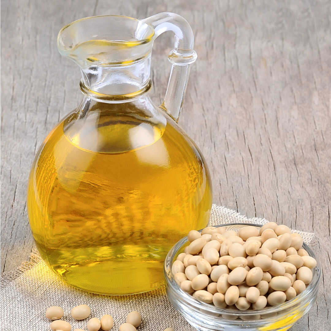 Соевое масло польза. Soya Bean Oil. Соевое растительное масло. Масло соевое нерафинированное. Соевое масло на белом фоне.