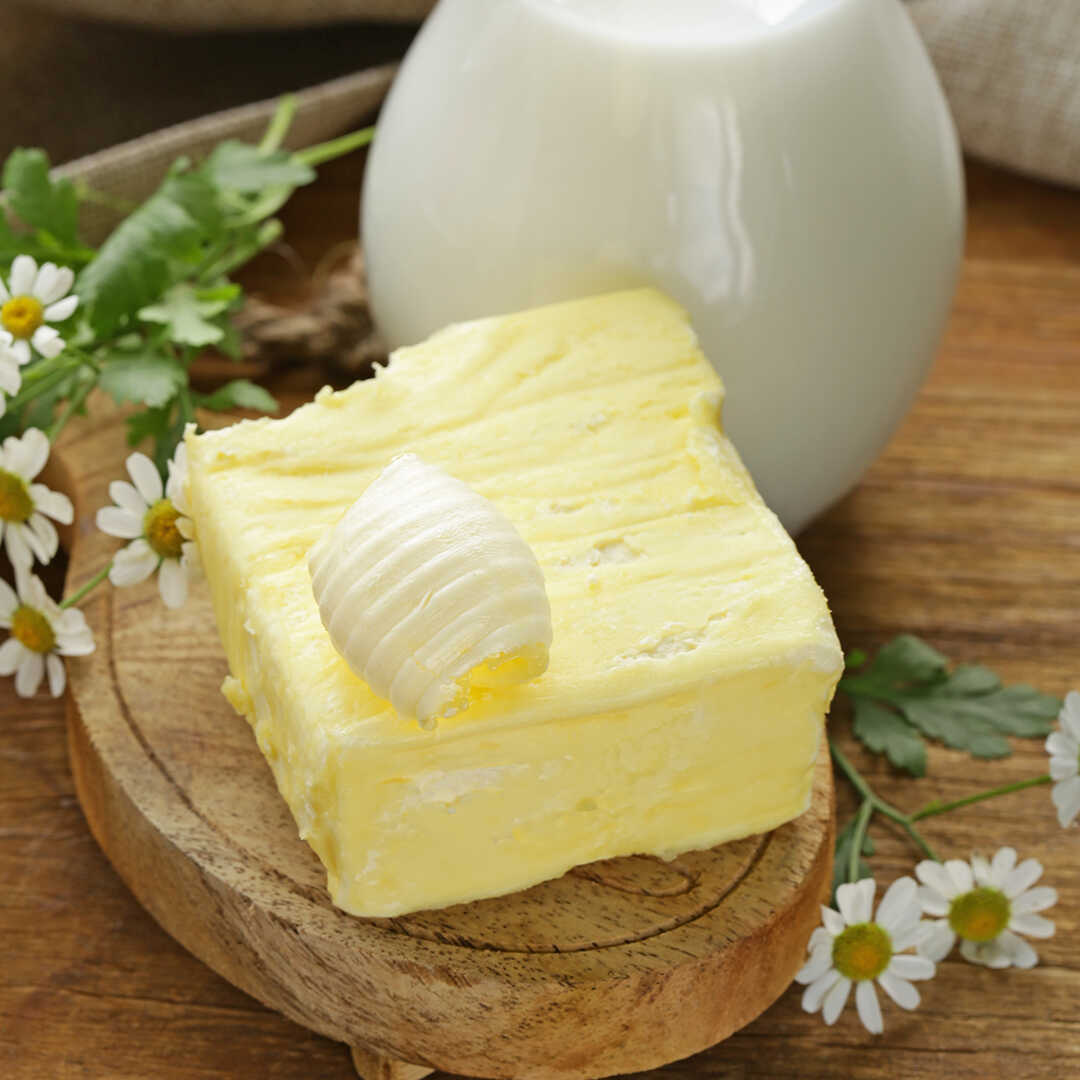 Margarin ve süt resmi