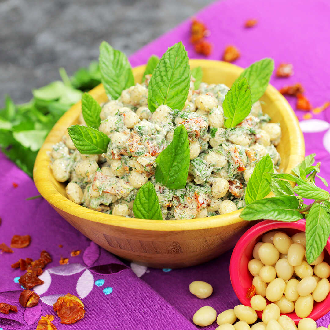 Yoğurtlu Tahinli Kuru Fasulye Salatası resmi