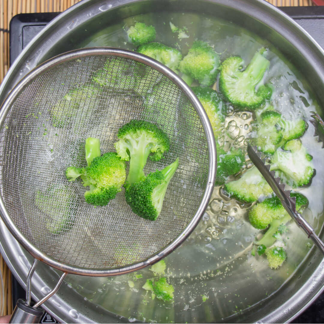 Brokoli Pişirmenin En İyi Yolları resmi