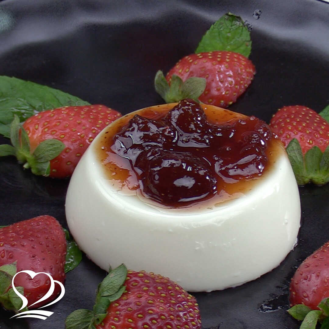 Çilek Reçelli Panna Cotta resmi