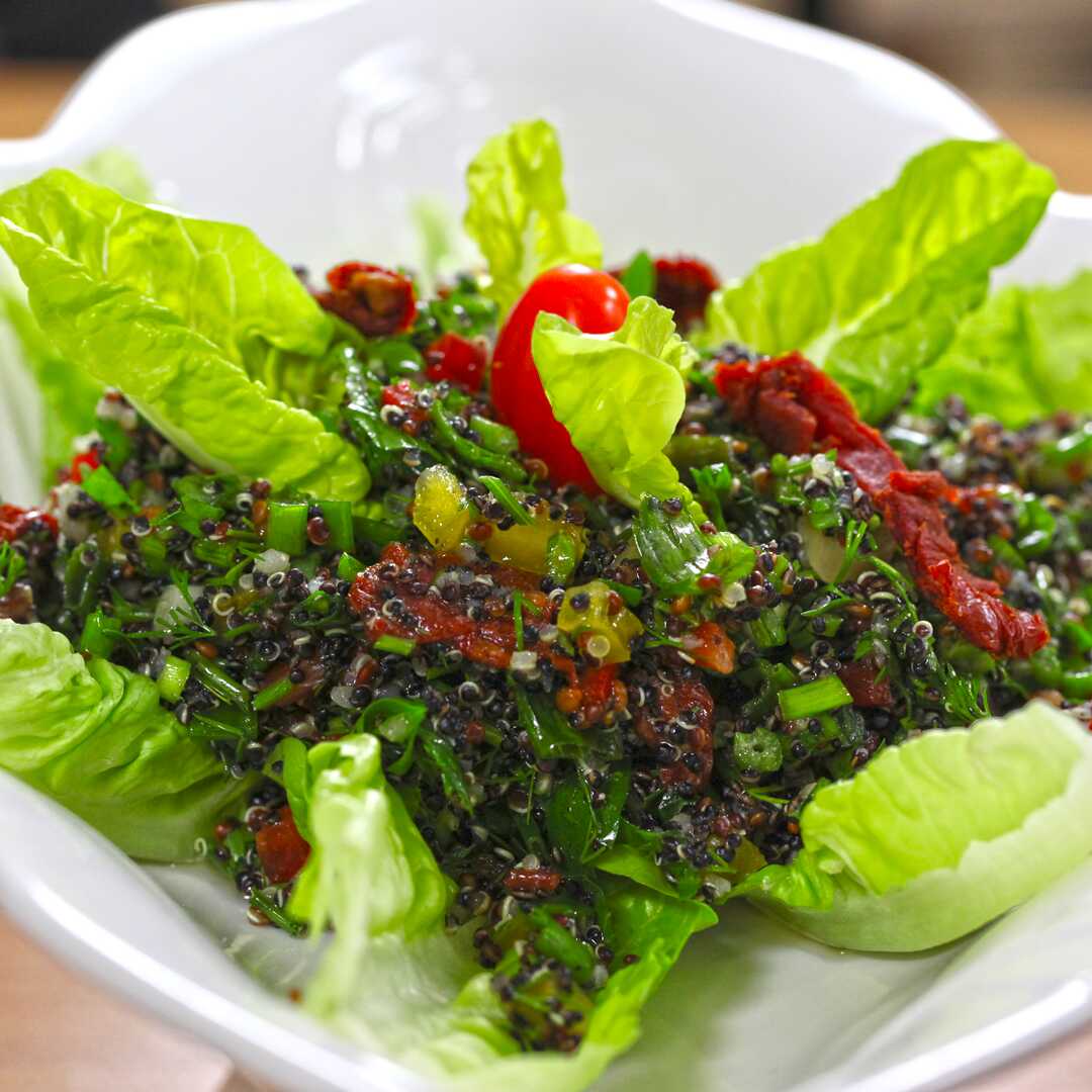 Kinoa Salatası resmi