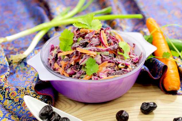 Zeytinli, Soğanlı Mor Lahana Salatası, sağlıklı lahana salatası tarifimiz diyetlerinizin ayrılmaz bir parçası olacak